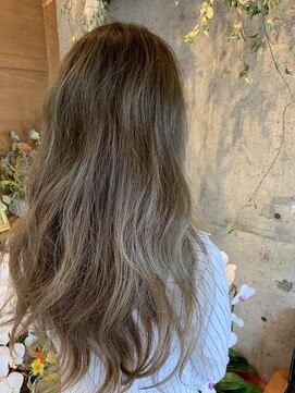 アイズム(I’sm) 立体感の出るグラデーション/シルキーベージュ/ヌーディベージュ