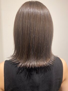 ホロー(Hollow) ボブ外ハネ