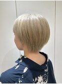 ショート/ハイトーン/ミルクティーベージュ/顔周りカット/小顔