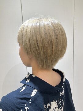 エムタニグチミュー(MTANIGUCHI Mieux) ショート/ハイトーン/ミルクティーベージュ/顔周りカット/小顔