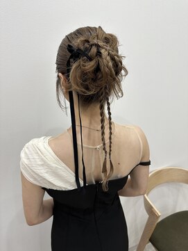 ソソ(soso.) 360°可愛いヘアアレンジ【ニュアンスカチモリヘア】