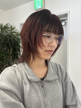 フォト イケブクロ(foto IKEBUKURO) 軽やかウルフ×深ボルドー｜揺れるレイヤーで小顔見せ