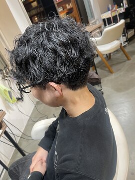 エン(En,) 自然体で楽しむメンズパーマ