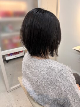 シダ(sida SAIIN) 20代30代ボブレイヤー暗めグレー