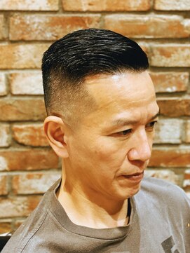 ヒロギンザバーバーショップ 丸の内店(HIRO GINZA BARBER SHOP) フェードカット×サイドパート