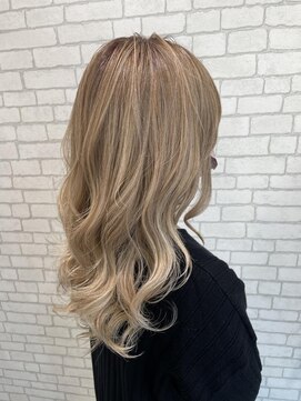 ミューバイケンジ(miu by KENJE) miu&伊藤夏海 白髪活かしハイトーン◎