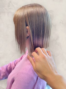 エメバイサワ(Aimer by sawa) 30代40代ブリーチミルクティーブロンド切りっぱなしボブ