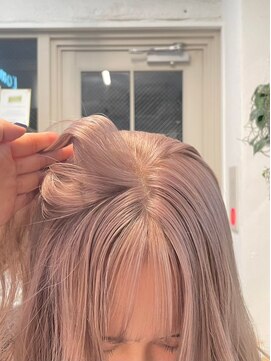 ロマリア(Lomalia) 【Lomalia表参道】ケアブリーチ/ペールベージュ/イメチェン