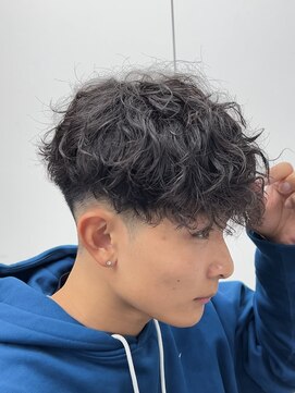 ラヴィズムバイフィフス(LUVISM by fifth) スペインカールスパイラルパーマ刈り上げ万代新潟駅外国人風