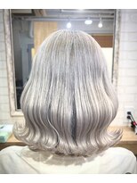 ラピス 新宿(Lapis)&nbsp;【Lapis新宿】ホワイトカラー＆切りっぱなしボブ