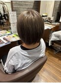 グレーベージュ