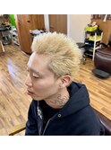 ブロンドスパイキーショート