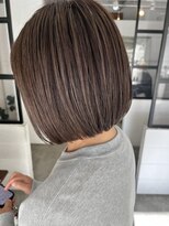 ヒュッゲプラス(hygge+) シナモンベージュ3Dカラー×艶ボブ