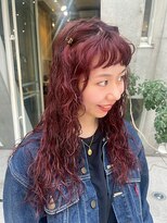 アンドケー 那覇おもろまち店(and K)&nbsp;透明感ピンクレッド/ゆるふわパーマ/ロング
