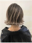 外国人風外ハネボブ ハイライトバレイヤージュ グレージュ　