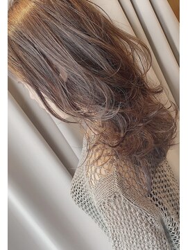 フォリア(Foria) ふんわりレイヤースタイル