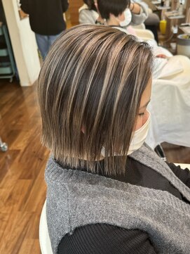 パコ(Paco) ミディアムボブ/バレイヤージュ/グレージュ