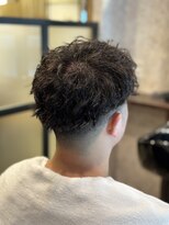 キタセンジュバーバー バイ ティーズ(KITASENJU BARBER by T's) ツーブロックxパーマスタイル