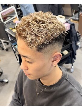 サロン ド ロイ(Salon de Roi) 金髪パーマ神戸ブリーチパーマ神戸関西フェードパーマ神戸