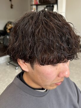 フゥ 宇都宮(FeU) 緩め波巻きスパイラルパーマシャドウパーマメンズマッシュウルフ