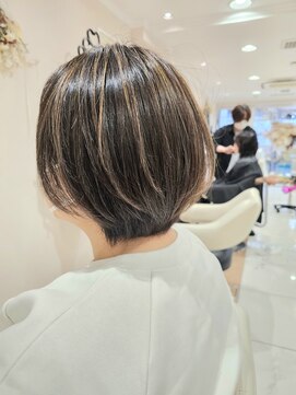 アッシュ 二俣川南口店(Ash) *30代40代50代コントラストハイライト/白髪ぼかし
