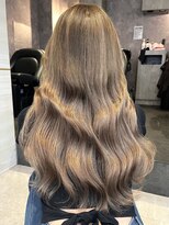 エルバイラビス 大宮(elu by lovis)&nbsp;《高橋亜美》ミルクティーベージュ/エクステ/艶カラー/大宮/埼玉