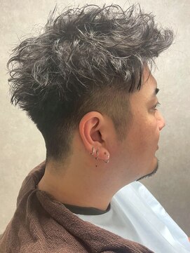 ディスイズバーバーフォース(THIS IS BARBER 4th) ツイストスパイラルパーマ 刈り上げショート アップバング