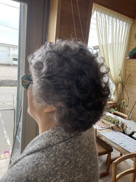 パル(PAL) グレイヘアを活かした上品な華やかショートパーマ