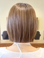 トップヘアー アヴェニュー 刈谷(TOPHAIR Avenue)&nbsp;刈谷切りっぱなしボブ顎ラインミルクティーベージュハイトーン
