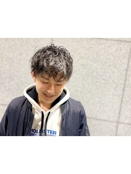 ビジネス・プライベートを問わないスタイルの幅広さに定評ある[銀座マツナガ]で理容室デビューしませんか?