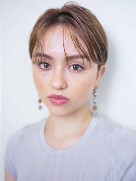 ピズム(PISM) センターパート×耳かけハンサムショート/フォギーベージュ