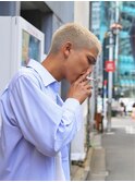 ストリートホワイトブリーチバズカットスタイル　スキンフェード