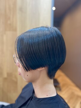 ハサミバイアトリエナガノ 千葉(8sami by atelier nagano) ショートボブ/センターパート/ツヤ髪/グラデーション/イヤリング