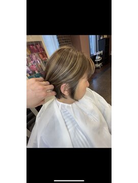 ネイトル(naitre) 筋感のある白髪ぼかし