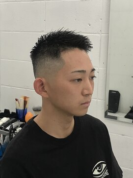 ウェルネス(Wellness) スキンフェード、ノーパート、スパイキーショート