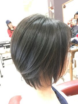 コトナ 越谷店 美髪イヤリングカラーフェミニンスタイルで大人ショートヘア越谷