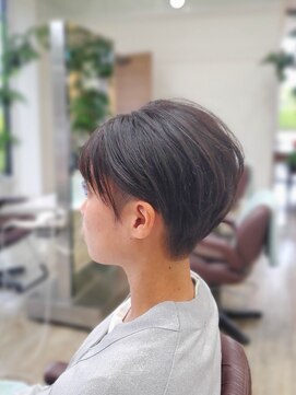 アン アオヤマ(Ann AOYAMA) カッコイイ女子／刈り上げ丸みショート