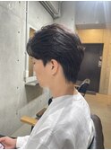 フェザーパーマ　ビジネスヘア　メンズ　センターパート