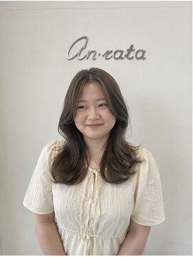 アンラタ(anrata) レイヤーカット×透けベージュカラー