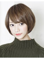 小顔を強調するひし形シルエットのセミディ