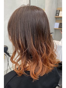 ハイプ(hipe) グラデーションカラー×ミディアムボブ