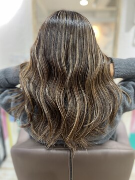 ザブリッジ(the Bridge) セミロング×グレージュハイライト