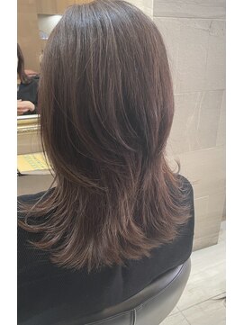 チリンバイロストシティー(Chillin by LOSTCITY) ハイレイヤー髪質改善スクールカット白髪ぼかしハイライト