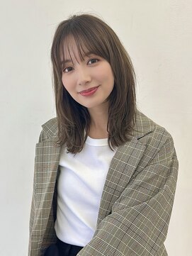 エアー 青山(AIR) 顔まわりレイヤーカットくびれヘアグレーベージュ