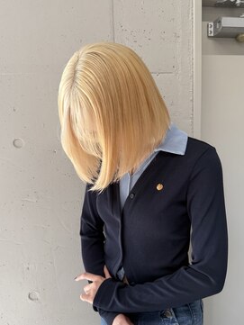 シーク 天神(SEEK) ホワイトブロンド/ボブカット/ハイトーン/トリートメント