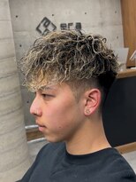 イーラ(era) スペインカール ツイストスパイラル眉カットメンズパーマ