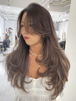 ヨロ 上野(YOLO)&nbsp;ハイライトカラーミルクティーベージュレイヤーカット