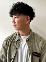 メンズサロンオー 宮崎(Men's salon O.)&nbsp;スペインカール ツーブロック フェード 強めパーマ 束感