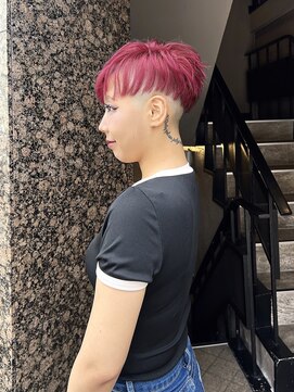 アミュレ ヘア サロン(Amule hair salon) ブリーチワインレッド、刈り上げツーブロックディースショート
