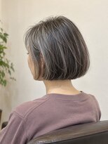 aptas 青山/表参道 白髪染め/白髪ぼかしハイライト/ボリュームアップエクステ&nbsp;表参道/青山/自然なグレイのコンパクトボブ